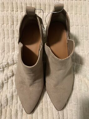 Universal Thread Taupe Perforated Pointed Toe Slip-On Mules